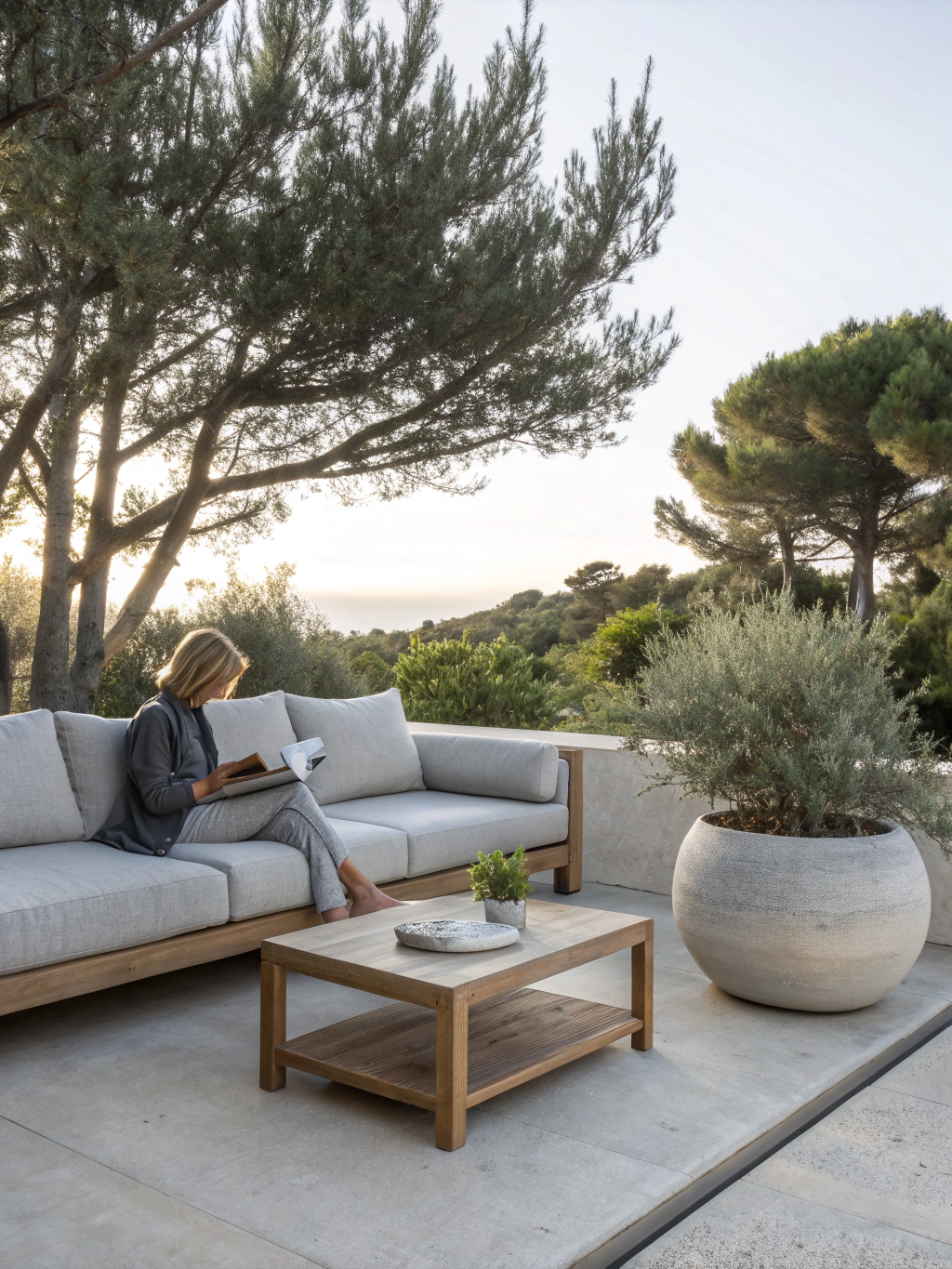 Private outdoor lounge and entertaining space